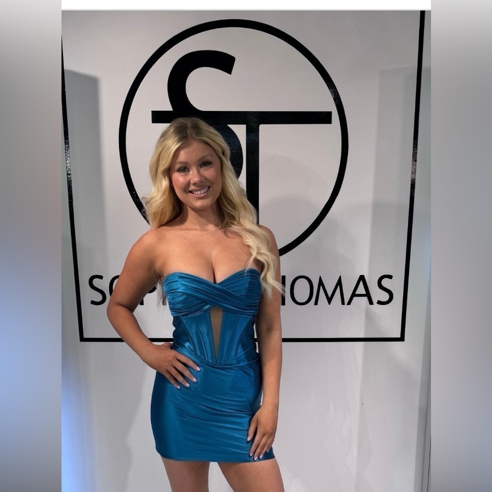 Sophia Thomas - Formal Dress Women’s Size 4
Style #6120